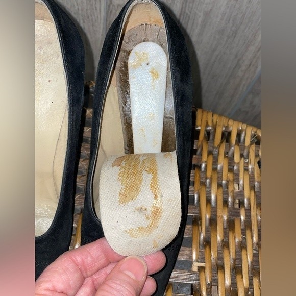 Prada Women's Black Suede Pumps Vintage Leather Soles Sz 35 - Picture 9 of 14